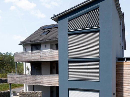 Haus mit Rollladen