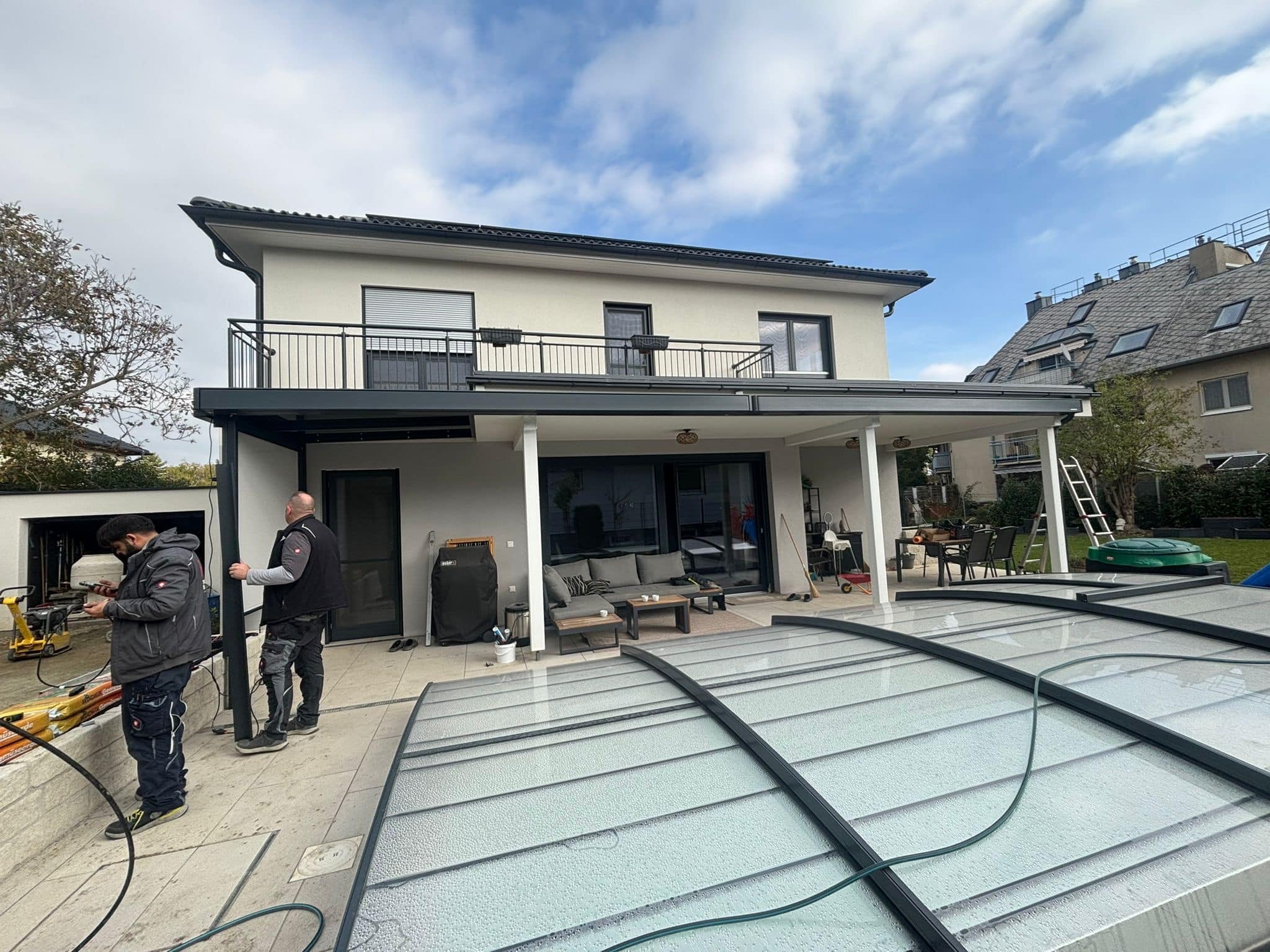 Beschattete Terrasse mit Pergola